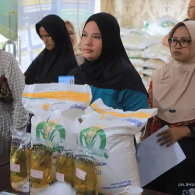 Penyaluran Bansos Pangan di Sudimara Barat Disambut Antusias Warga