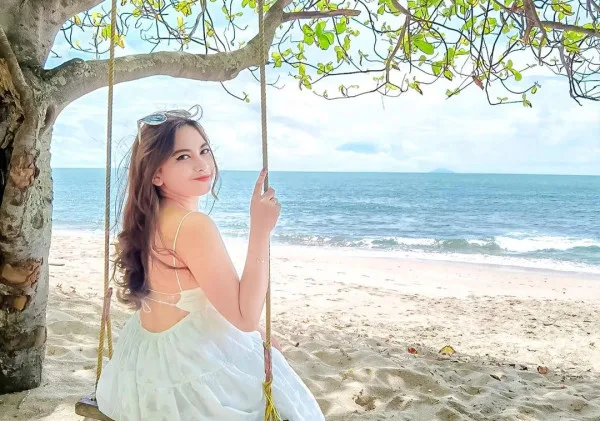 Menikmati Pesona Pantai Anyer: Surga Wisata Bahari di Banten yang Menawan