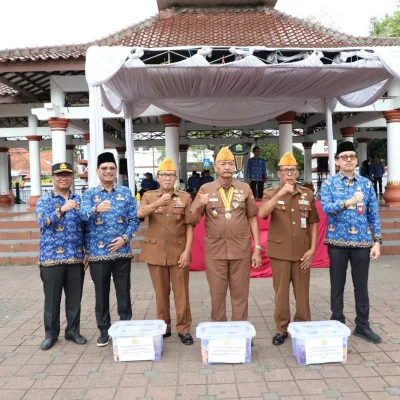 Pemkot Serang Salurkan Bantuan Sembako untuk Veteran di Hari Pahlawan