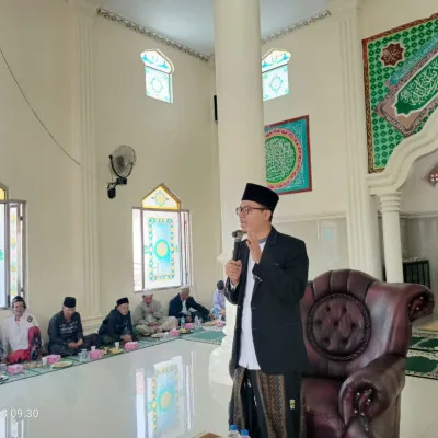 Pengajian Bulanan di Sindangheula Penuh Khidmat, Anak Yatim Terima Santunan