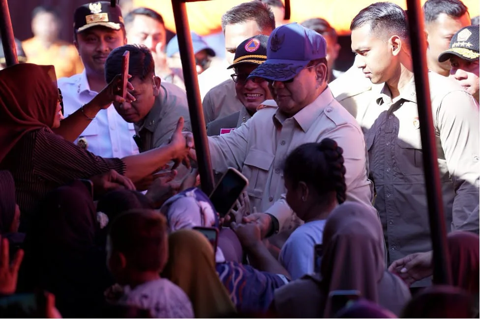 Presiden Prabowo Tinjau Pemulihan Bencana di Padang Pariaman, Apresiasi Kinerja Dapur Umum dan Pemulihan Infrastruktur