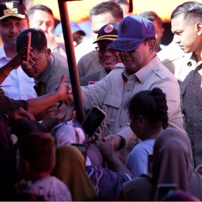 Presiden Prabowo Tinjau Pemulihan Bencana di Padang Pariaman, Apresiasi Kinerja Dapur Umum dan Pemulihan Infrastruktur