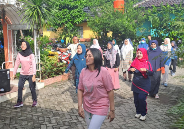 Puskesmas Cisauk Gelar Senam Bersama untuk Tingkatkan Kebugaran dan Kekompakan Pegawai