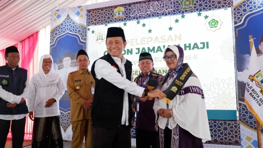 Perjalanan Suci Dimulai: 440 Jemaah Haji Kloter 25 Kota Serang Dilepas dalam Harapan dan Doa