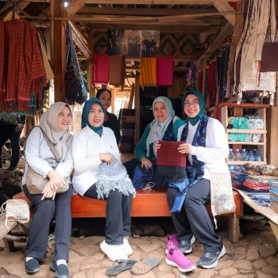 TP PKK Banten dan PIKK PLN Gelar Bakti Sosial di Desa Adat Baduy