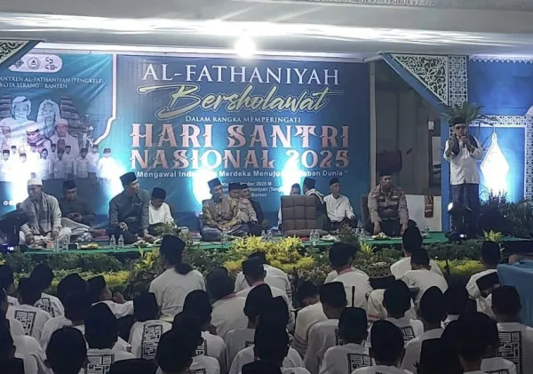 Ribuan Santri Hadiri Al-Fathaniyah Bersholawat dalam Peringatan Hari Santri Nasional 2025