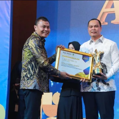 Radar Banten Awards 2025: Wali Kota Serang Budi Rustandi Raih Penghargaan Kepala Daerah Inovatif Berbasis CSR