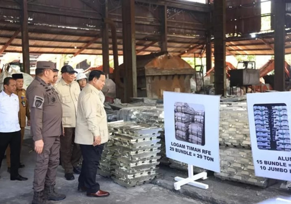 Prabowo Saksikan Penyitaan Enam Smelter Ilegal di Bangka Belitung, Rugikan Negara Rp300 Triliun