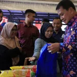 Bupati Tangerang Buka Warung Tekan Inflasi, Harga Bahan Pokok Turun Drastis
