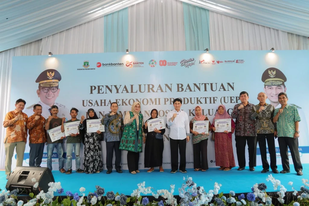 Wakil Gubernur Banten Salurkan Bantuan UEP dan Jaminan Sosial Keluarga Senilai Rp24,3 Miliar