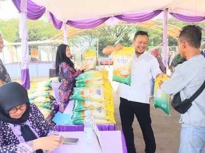 Warga Serbu Gerakan Pangan Murah di Tigaraksa, Bupati Tangerang: Semua Kegiatan Harus Menyentuh Masyarakat!