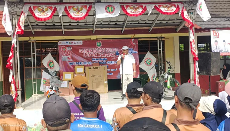 Mekar Baru Gelar Gerak Jalan Meriah Peringati HUT ke-80 PGRI dan HGN 2025