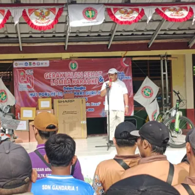 Mekar Baru Gelar Gerak Jalan Meriah Peringati HUT ke-80 PGRI dan HGN 2025