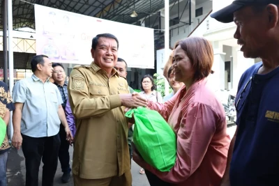 Jelang Natal dan Tahun Baru, Pemkab Tangerang Tebar Sembako Murah di Kawasan Gereja Citra Raya