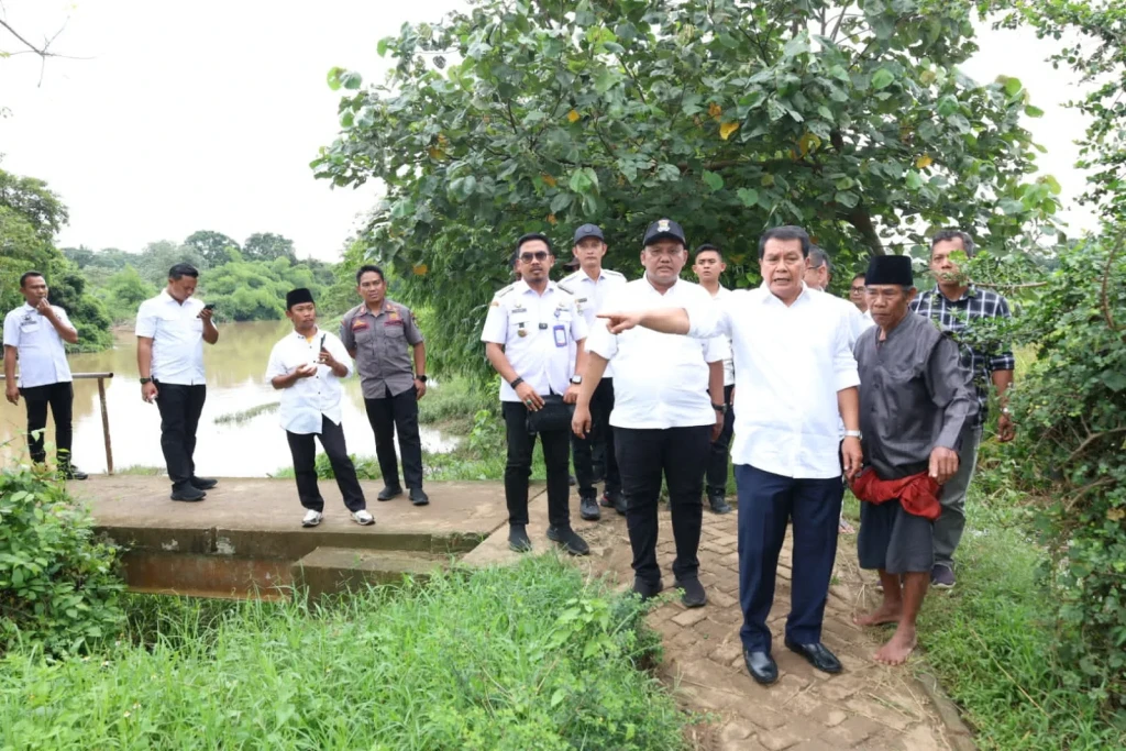 Jembatan Swadaya Petani Terancam Rusak, Bupati Tangerang Turun Langsung ke Badak Anom: Perbaikan Sementara hingga Rencana Jembatan Permanen 2027
