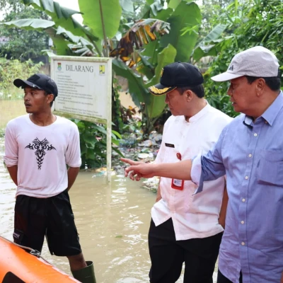 Jembatan Terendam, Akses Warga Lumpuh: Bupati Tangerang Turun Langsung ke Nyompok Girang