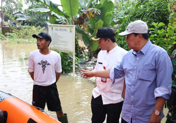 Jembatan Terendam, Akses Warga Lumpuh: Bupati Tangerang Turun Langsung ke Nyompok Girang