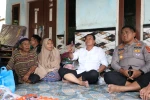 Rumah Warga Roboh Diterjang Cuaca Ekstrem, Bupati Tangerang Turun Langsung dan Perintahkan Dibangun Kembali Besok