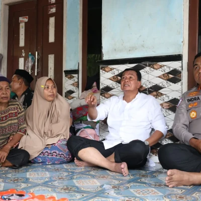 Rumah Warga Roboh Diterjang Cuaca Ekstrem, Bupati Tangerang Turun Langsung dan Perintahkan Dibangun Kembali Besok