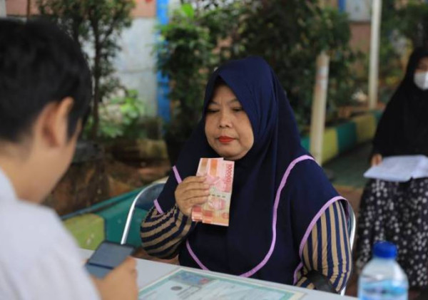 Pemkot Tangerang Salurkan Bansos Tunai Rp1,3 Miliar untuk Warga Rentan