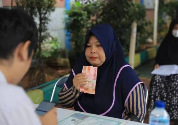 Pemkot Tangerang Salurkan Bansos Tunai Rp1,3 Miliar untuk Warga Rentan