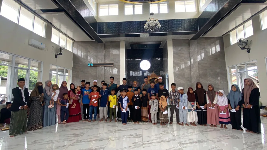 Pengajian Rutin Desa Sindangheula Berjalan Khidmat, Santuni 41 Anak Yatim