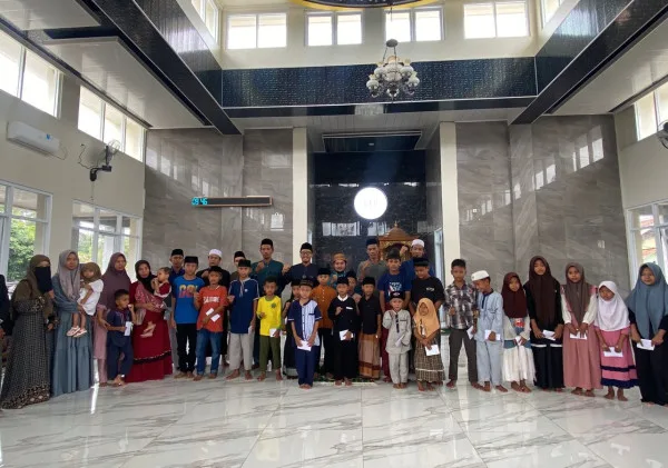 Pengajian Rutin Desa Sindangheula Berjalan Khidmat, Santuni 41 Anak Yatim