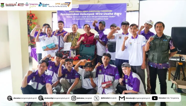 Disnaker Kabupaten Tangerang Serahkan Bantuan Peralatan Usaha Las Listrik di Desa Cibugel
