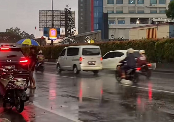 Hujan Sedang Diprediksi Guyur Tangerang Selatan, Warga Diminta Waspada