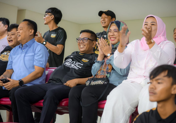 Gubernur Banten Hadiri Laga Super League di BIS, Tegaskan Komitmen Bangun Kebersamaan Lewat Olahraga