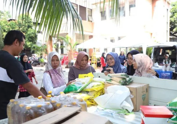 Gampang Sembako On The Road Diserbu Warga, Harga Jauh di Bawah Pasaran