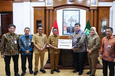 Gubernur Banten Terima Bantuan Rp112,4 Juta dari Bank Banten untuk Korban Banjir di Sumatera