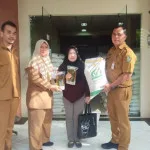 Pemkot Tangerang Salurkan 189 Ton Beras dan 37 Ribu Liter Minyak Goreng untuk 9.488 Keluarga di Neglasari
