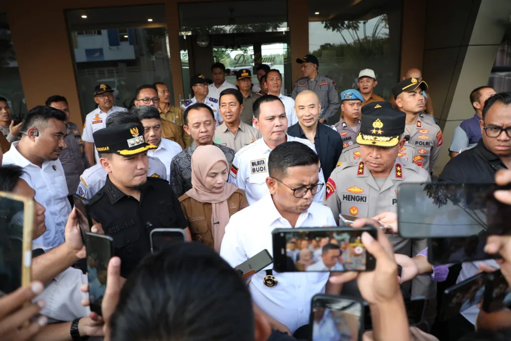 Pemprov Banten Batasi Jam Operasional Truk Tambang, Gubernur Andra: Demi Kepentingan Masyarakat dan Ketertiban