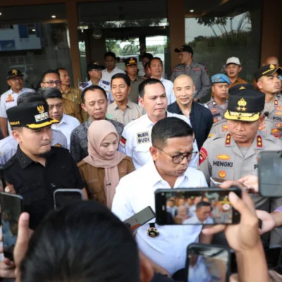 Pemprov Banten Batasi Jam Operasional Truk Tambang, Gubernur Andra: Demi Kepentingan Masyarakat dan Ketertiban