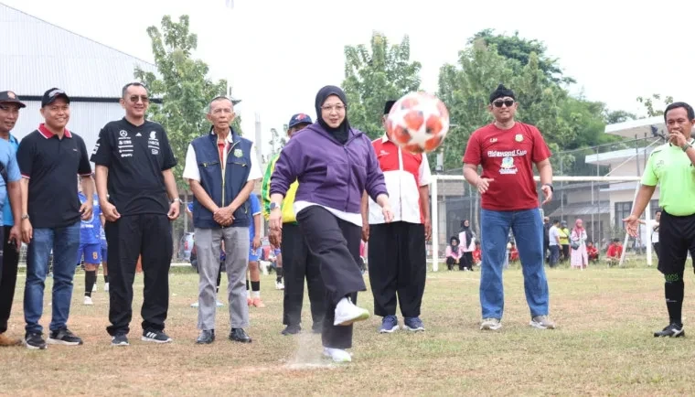 Wabup Tangerang Intan Nurul Hikmah Buka Festival Sepak Bola FORSGI Banten U-10 dan U-12