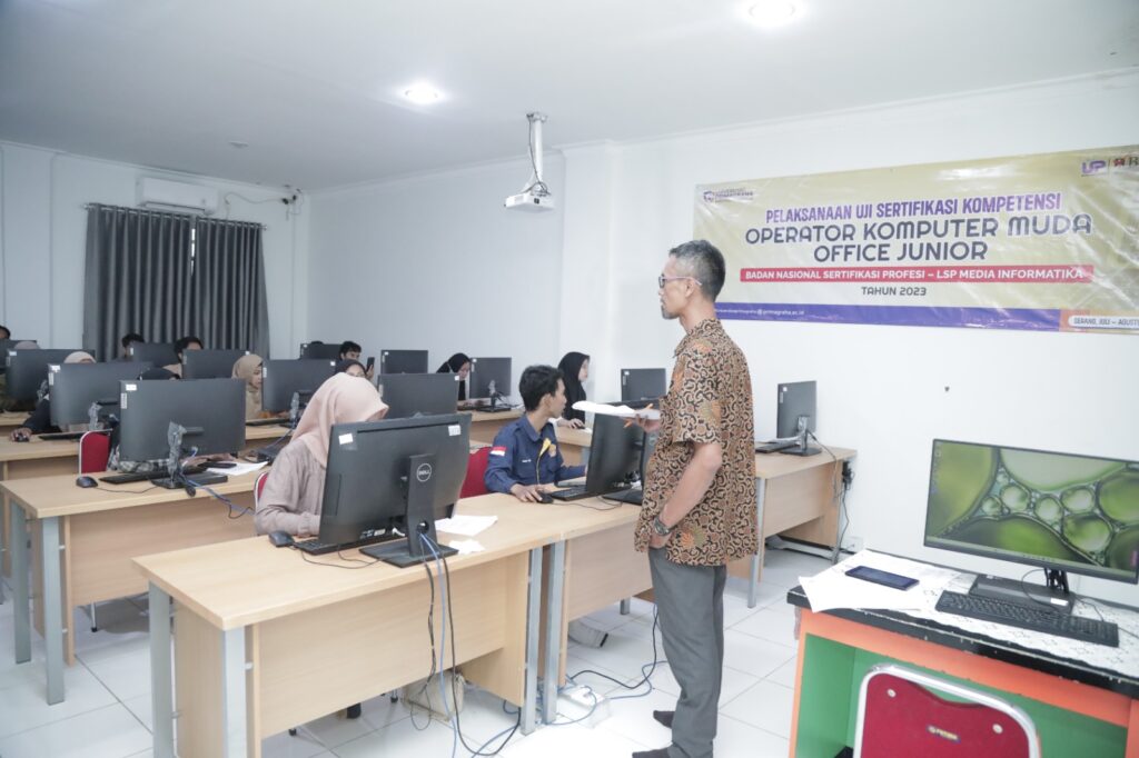Hadapi Dunia Kerja, Ratusan Mahasiswa UPG Ikuti Sertifikasi Uji Kompetensi