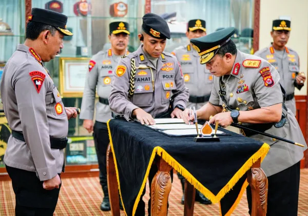 Kapolri Pimpin Sertijab Kapolda Banten di Mabes Polri