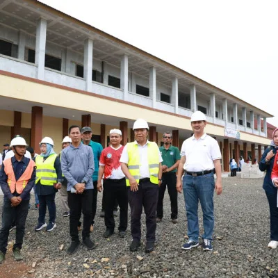 Perluas Akses Pendidikan, Pj Gubernur Banten Al Muktabar Tinjau Pembangunan SMKN 18 Pandeglang