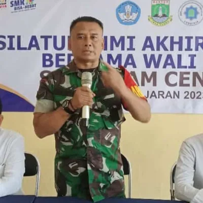 Sertu Deni Babinsa Koramil 0602-13/Padarincang Sampaikan Pesan Saat Bertemu Orang Tua Siswa