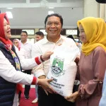 Penyaluran Bantuan dan Jaminan Sosial Penanganan Kemiskinan Ekstrem ke Warga Pandeglang