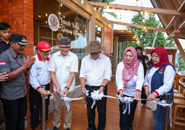 Resmikan Imah Kopi Gunung Karang, Langkah Pemprov Banten Tingkatkan Produktivitas Wilayah Konservasi