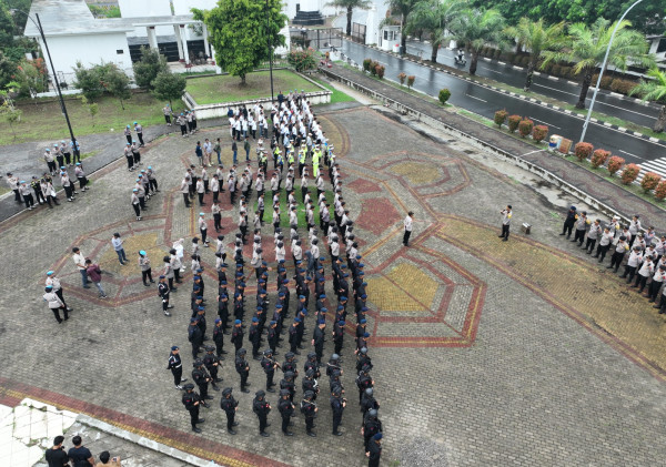 Polda Banten Gelar Apel Pengamanan Unras Buruh di KP3B