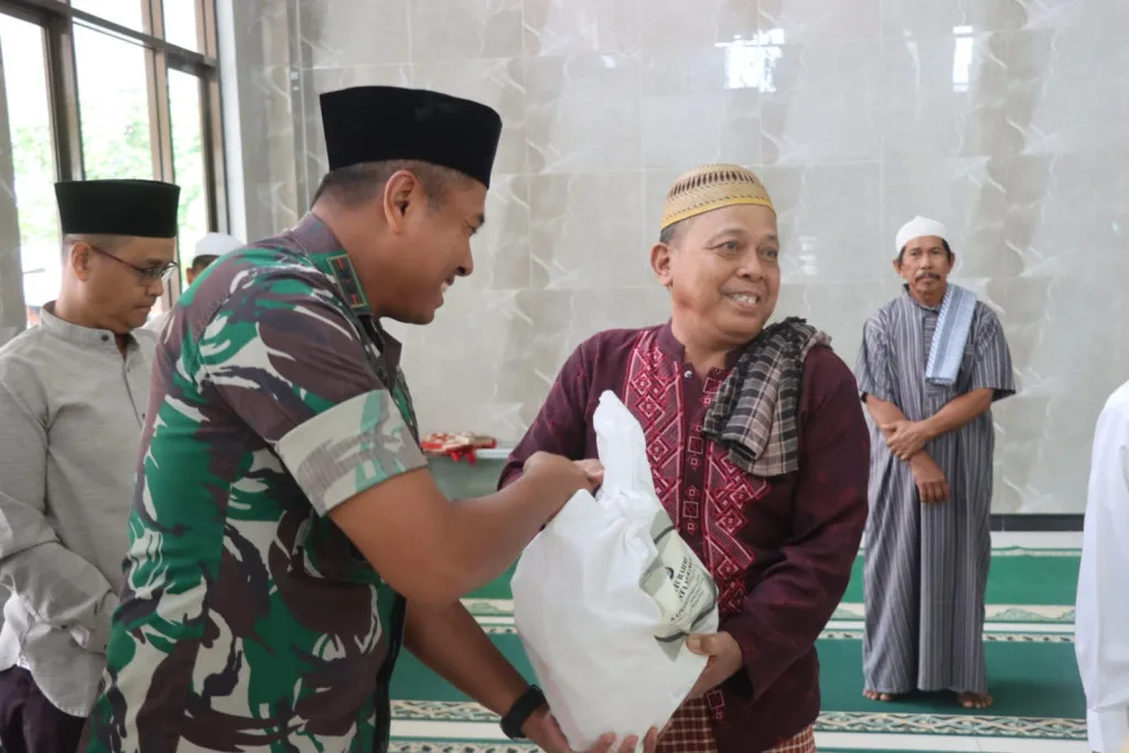 Dandim 0602/Serang Dan Kapolresta Serang Jalin Kedekatan Dengan Warga Melalui Jum'at Keliling