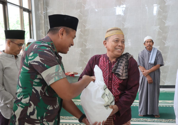 Dandim 0602/Serang Dan Kapolresta Serang Jalin Kedekatan Dengan Warga Melalui Jum'at Keliling