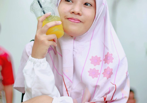 Tanda Orang Memiliki Kepribadian Yang Menyenangkan dan Punya Daya Tarik Yang Kuat