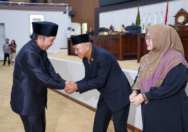 Penjabat (Pj) Gubernur Banten Al Muktabar Hadiri Paripurna PAW Anggota DPRD Provinsi Banten
