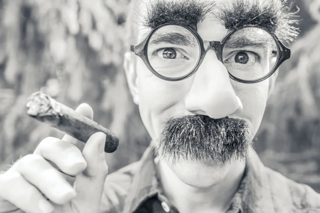 10 Ciri Orang Bodoh Yang Selalu Merasa Pintar