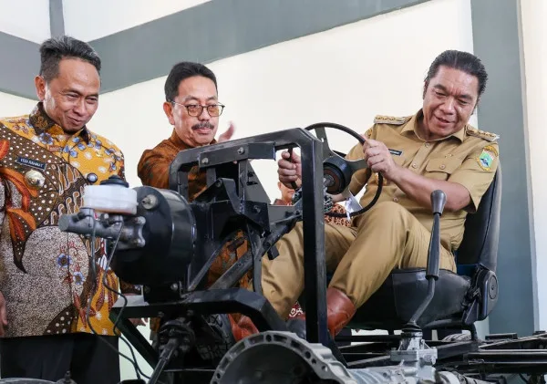 Lanjutkan Ekspedisi Reformasi Tematik Berdampak, Pj Gubernur Banten  Resmikan Sarpras Pendidikan di 3 SMK Negeri di Kota Serang