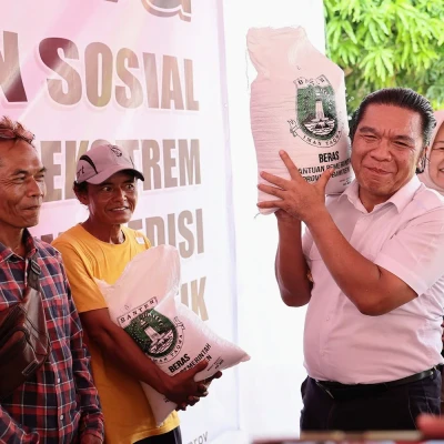 Salurkan Paket Bansos dan UEP Untuk Masyarakat Kota Cilegon, Al-Muktabar Berharap Masyarakat Lebih Produktif